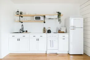 Cozy One Bedroom Farmhouse | 10 min to Everett - Image 5
