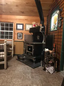 Cozy 2 Bedroom Waterfront Cabin - Image 5