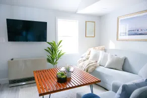 Fully Renovated ”Saltbox” Home in Boothbay - Image 2