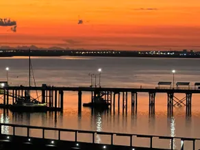 Luxury Waterfront Stay 1bdr (breathtaking Views) - Image 5