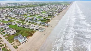 *BEACHFRONT*Beautiful home DIRECTLY on the SAND - Image 3