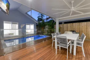 Luxury Retreat on Mudlo, 4 bedroom home with pool - Image 4