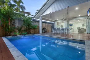 Luxury Retreat on Mudlo, 4 bedroom home with pool - Image 2