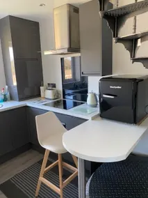 Luxury small 1 bed apartment with stunning views - Image 3