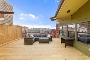 Amazing Two Story Loft Apartment w/ Rooftop Deck - Image 5