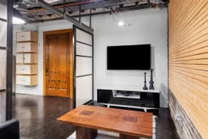 Amazing Two Story Loft Apartment w/ Rooftop Deck - Image 4