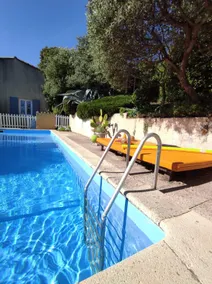 Pretty villa near Avignon and the Pont du Gard with a view of the village of Tavel - Image 2