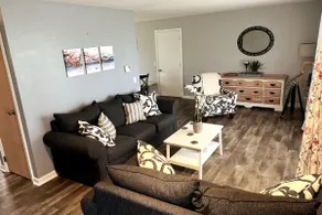 Serene 3-Bdrm Lakehouse - Image 3