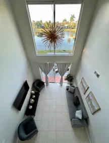 Cozy Home W/ Lake View in Kendall West! - Image 4