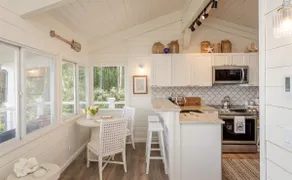 Luxury Seaside Romantic Getaway - Image 4