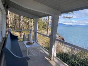 Luxury Seaside Romantic Getaway - Image 3