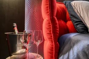 Private suite with Jacuzzi 15 min from Paris - Image 2