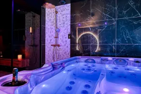 Private suite with Jacuzzi 15 min from Paris - Image 5