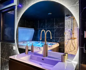 Private suite with Jacuzzi 15 min from Paris - Image 4