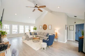 Spacious home - all bedrooms have a private bath - Image 2