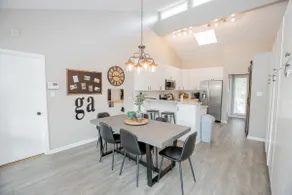 Spacious home - all bedrooms have a private bath - Image 4