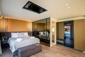 Daedalus Luxury Home - Seaview & Heated Pool - Image 4