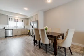Modern Townhouse + Garage Parking, Near Airport - Image 5