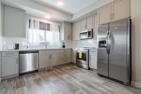 Modern Townhouse + Garage Parking, Near Airport - Image 4