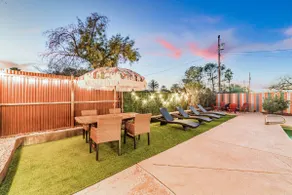 Poolside Chic: Large Group Getaway! Wow - Image 2
