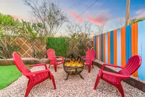 Poolside Chic: Large Group Getaway! Wow - Image 3