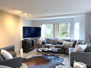 Large unit - minutes away from village and lake - Image 4