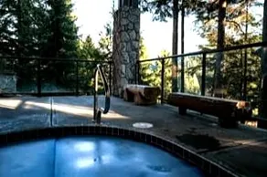 Large unit - minutes away from village and lake - Image 3