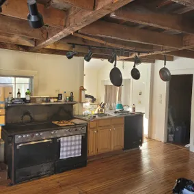 Antique Ludlow Farmhouse - 12 minutes to Okemo - Image 4
