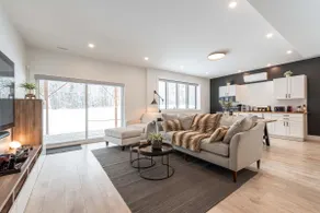 Luxurious and Spacious Getaway With Scenic View - Image 3