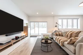 Luxurious and Spacious Getaway With Scenic View - Image 4