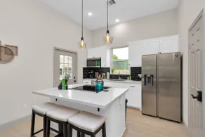 Modern 2BR Retreat, 5 Min to Beach, Fast Wi-Fi - Image 5