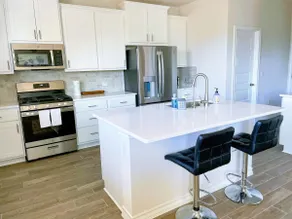 4 Bed East Austin| Pool| Spacious & cozy home - Image 5