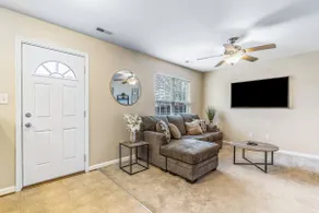 Spacious 4BR Home near Hampton Convention Center - Image 5
