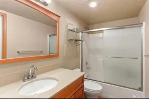 Private in-law unit with Free Parking - Image 4