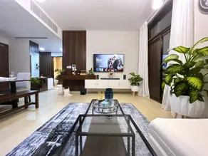 Stylish Apartment with a Jacuzzi (Park&Pool View) - Image 4
