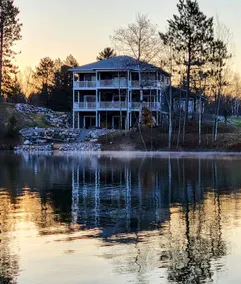Spacious Three Story w/ Huge Decks on Clear Lake - Image 5