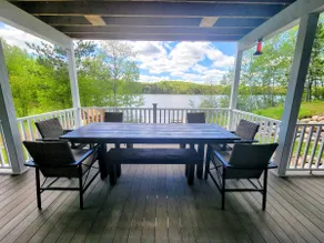Spacious Three Story w/ Huge Decks on Clear Lake - Image 3