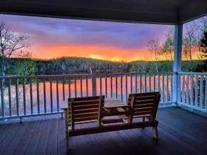 Spacious Three Story w/ Huge Decks on Clear Lake - Image 2