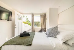Thistle Studio • Lincoln Park • Hosted Guest Suite - Image 2