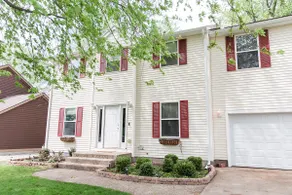 ”Luxury Lakeside Bliss: 4BR Gem with Hot Tub” - Image 2