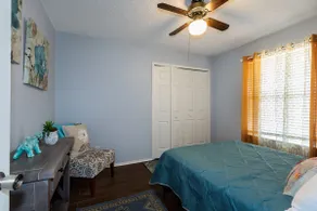 Spacious, modern and cozy, close to downtown. - Image 5