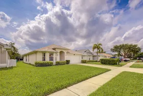 Lake Home-Pool-FastWifi-near Beach in upscale area - Image 2