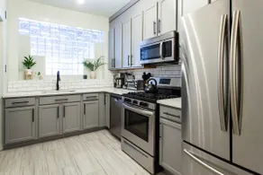 Large Sun-drenched, Comfortable 4 BR - Image 4