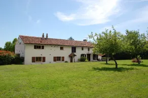 5-person cottage with heated pool - Image 2
