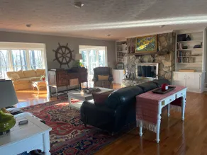 Spacious, lake front, family and dog friendly home - Image 2