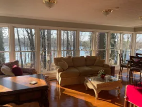 Spacious, lake front, family and dog friendly home - Image 4