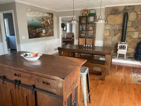 Spacious, lake front, family and dog friendly home - Image 5
