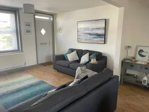 Bright 2-bedroom residential cottage - Image 4