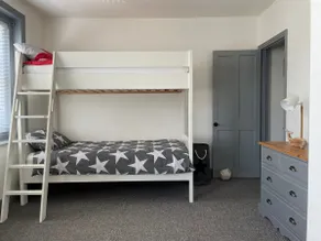 Bright 2-bedroom residential cottage - Image 3