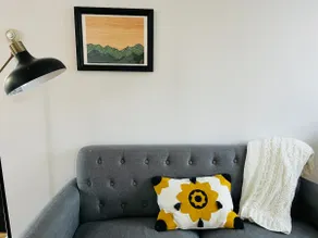 Bright Noho studio suite perfect walk to downtown - Image 3